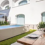 The Ivy سانتّانييلّو